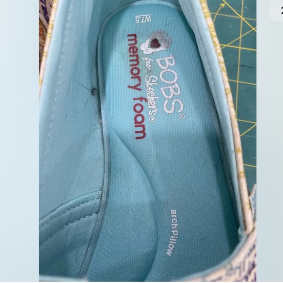 Bobs from Skechers 7.5 Flats - Picture 2 of 4